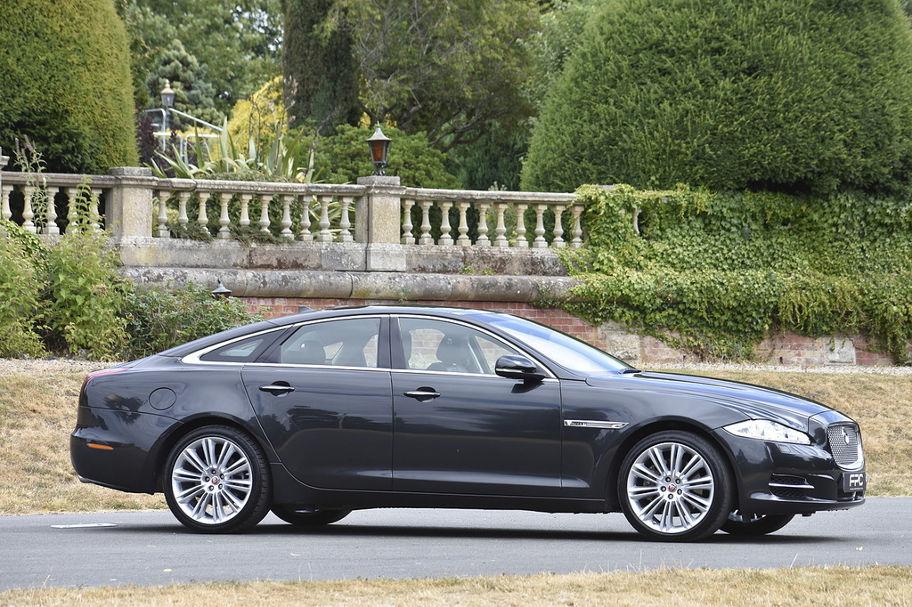 Jaguar XJ Saloon Grey #3
