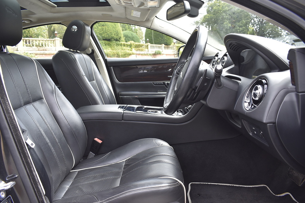 Jaguar XJ Premium Luxury V6 Silver #18