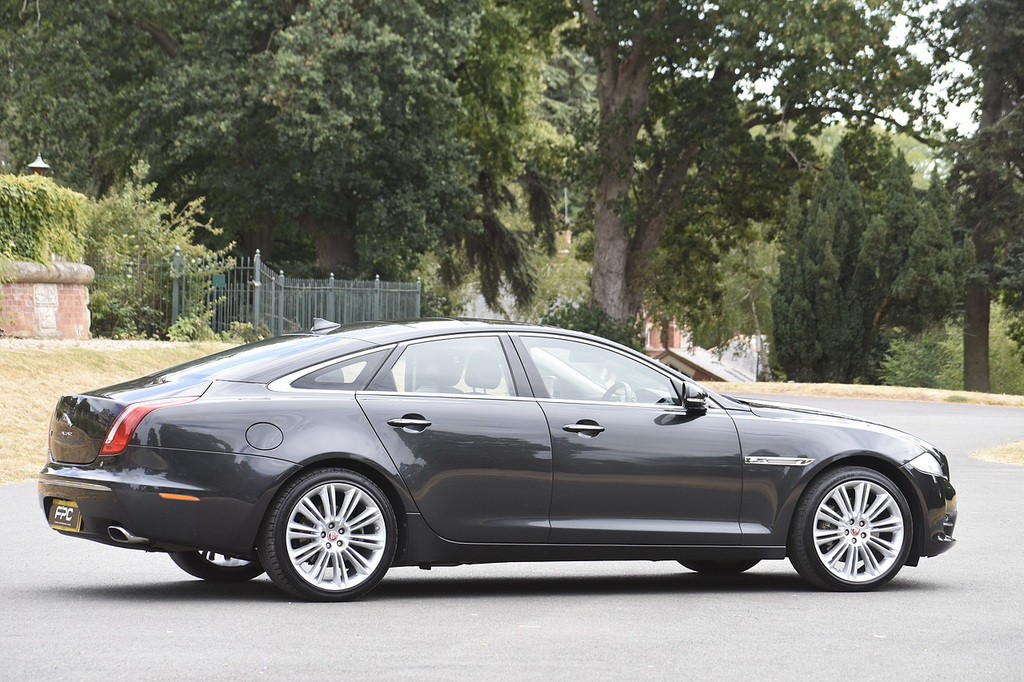 Jaguar XJ Saloon Grey #5