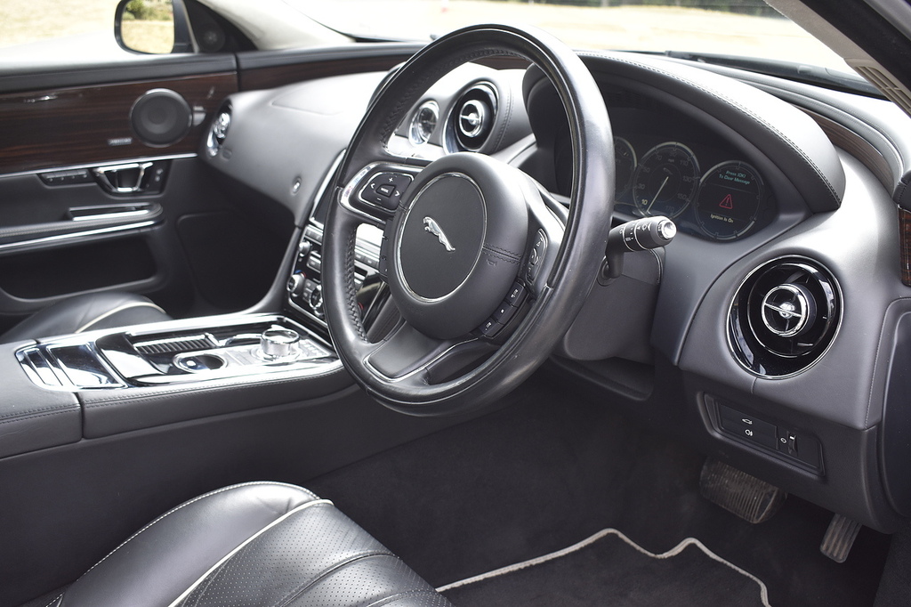 Jaguar XJ Premium Luxury V6 Silver #16