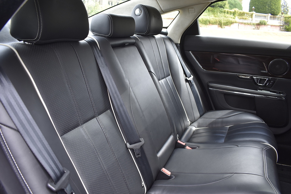 Jaguar XJ Premium Luxury V6 Silver #29