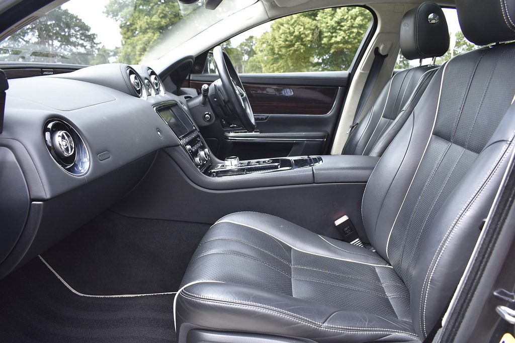 Jaguar XJ Premium Luxury V6 Silver #14