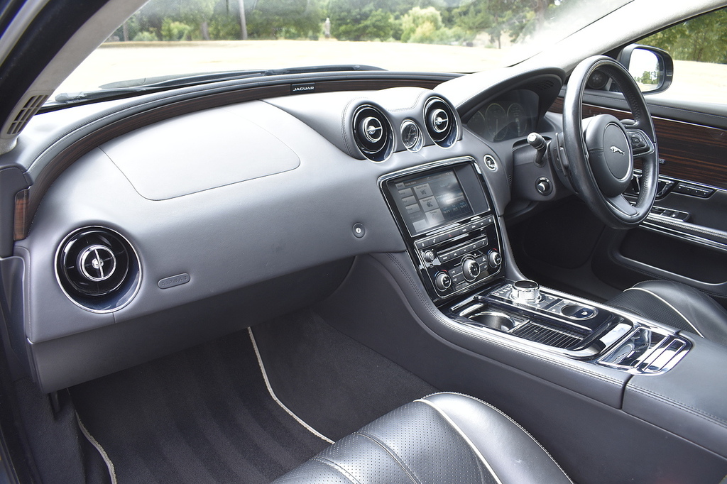 Jaguar XJ Premium Luxury V6 Silver #13
