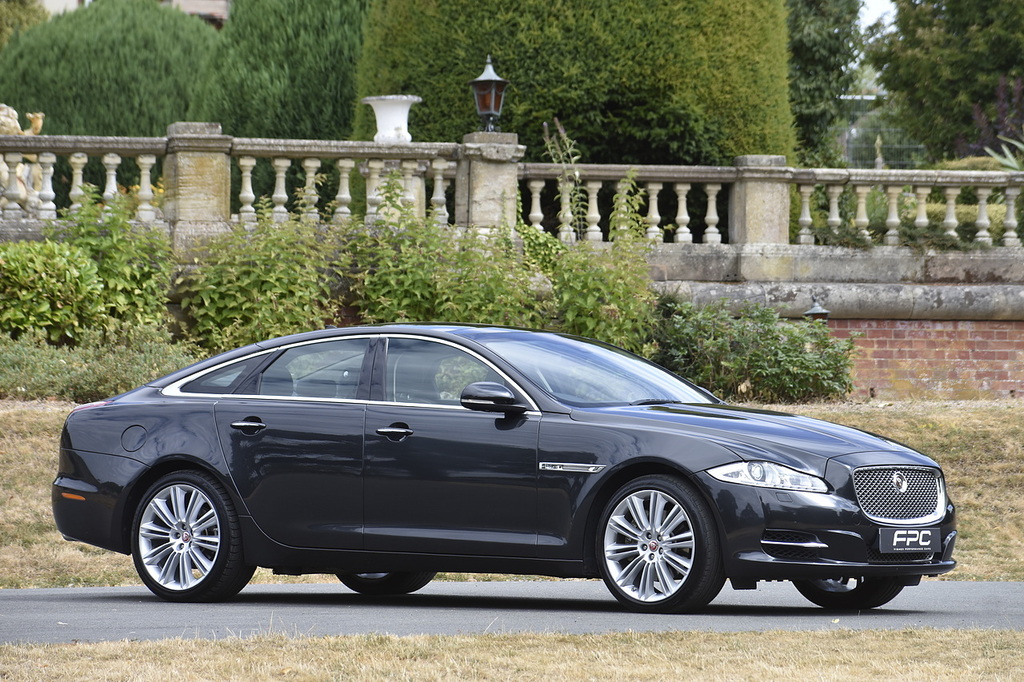 Jaguar XJ Saloon Grey #2