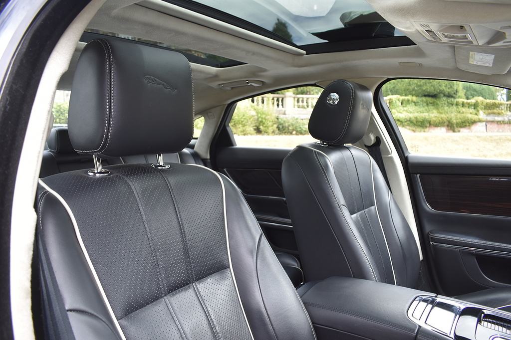 Jaguar XJ Premium Luxury V6 Silver #26