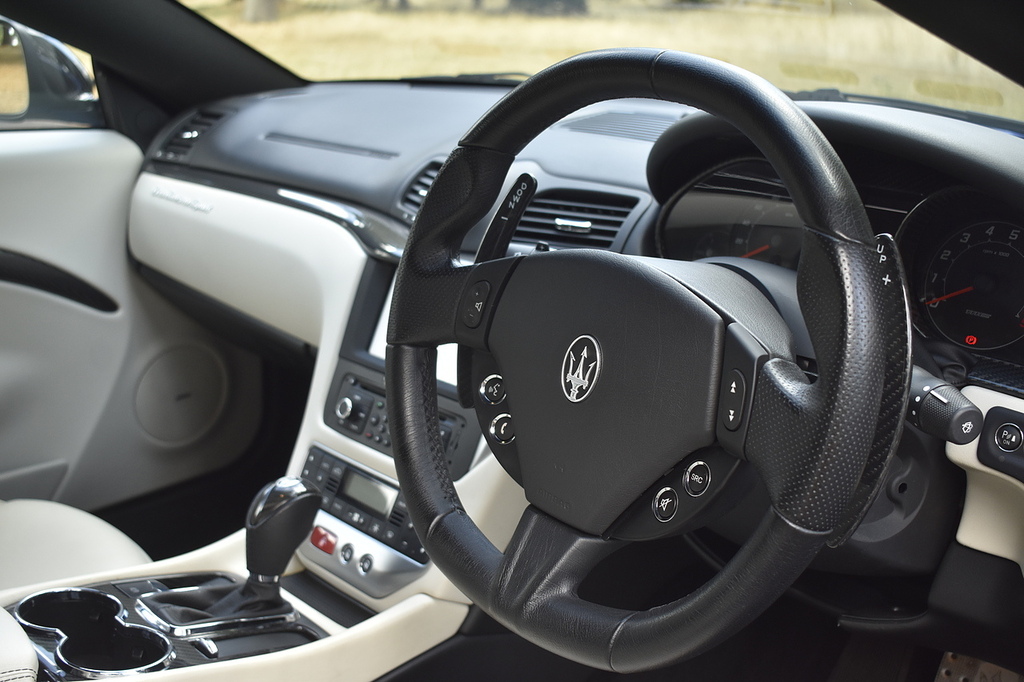 Maserati GranTurismo 4.7 V8 Mc Stradale Std White #40
