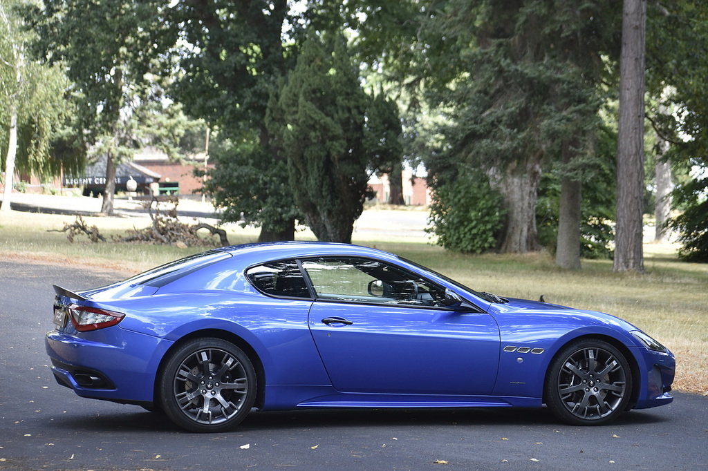 Maserati GranTurismo 4.7 V8 Mc Stradale Std White #33