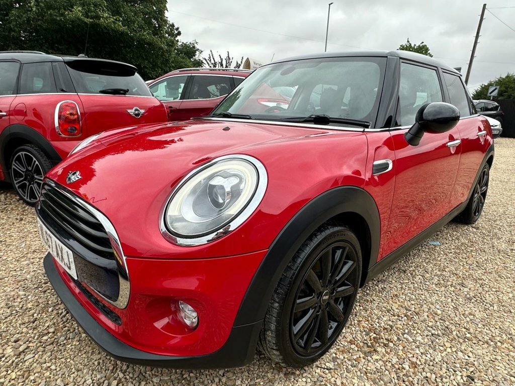 Mini Hatch 1.5L Cooper Red