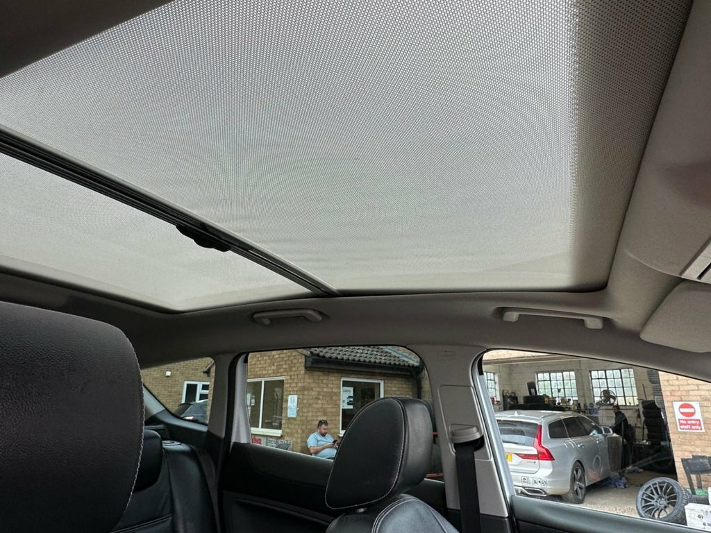 Ford Kuga White #34