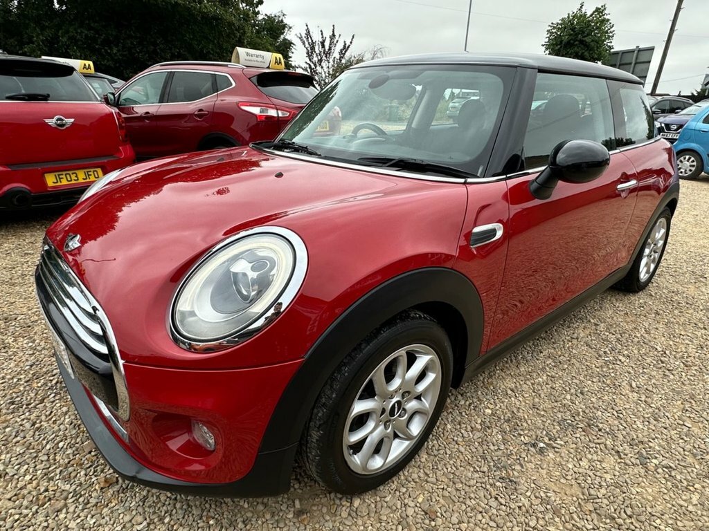 Mini Hatch 1.5L Cooper Red