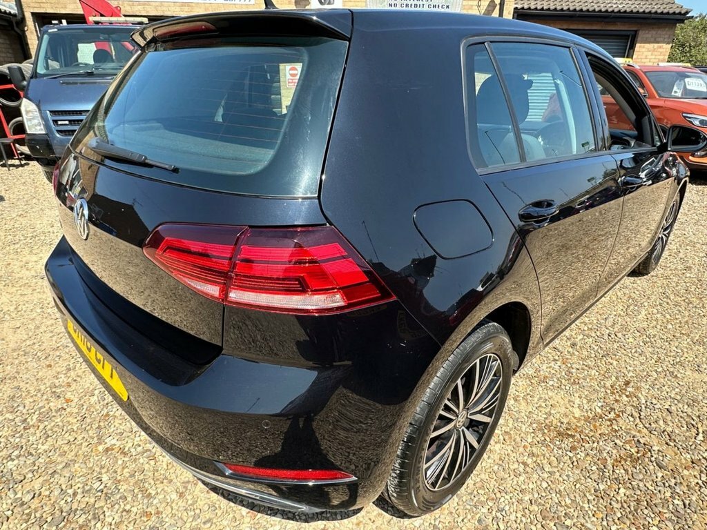 Volkswagen Golf 1.6L Se Black #5
