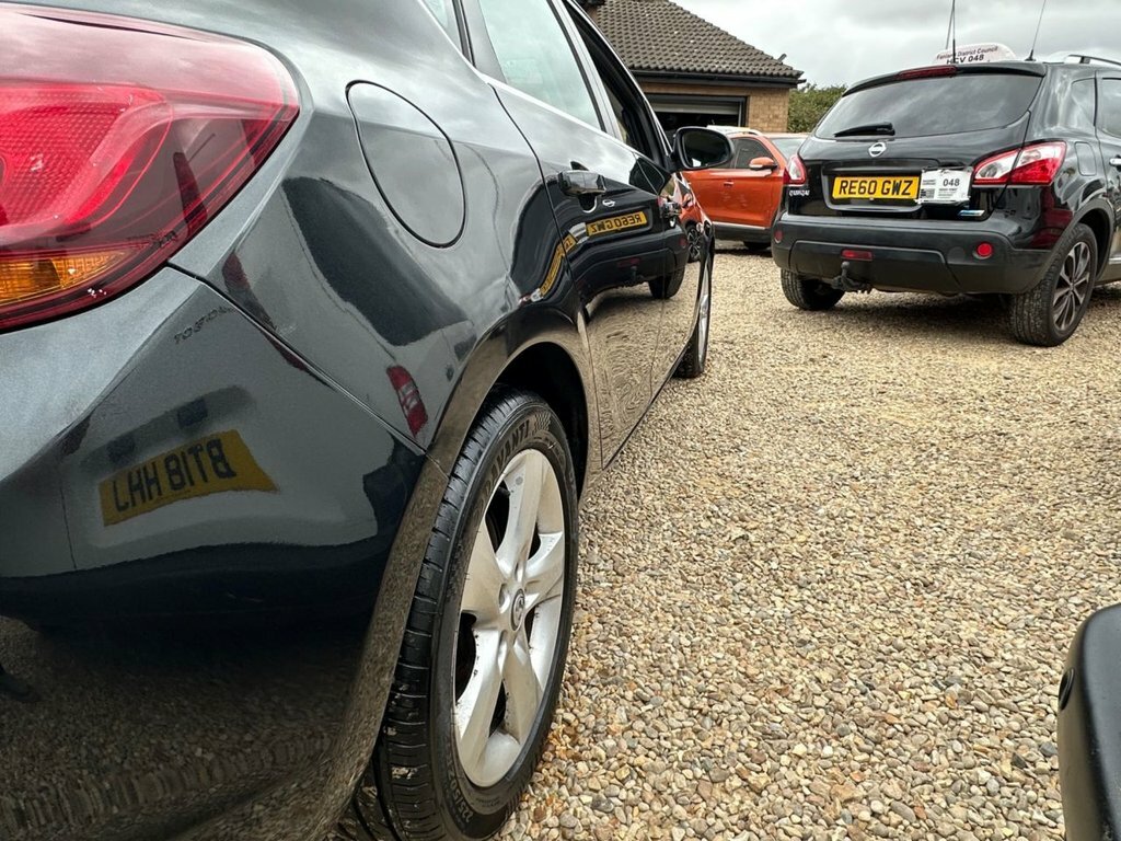 Vauxhall Astra Astra Exclusiv Red #19