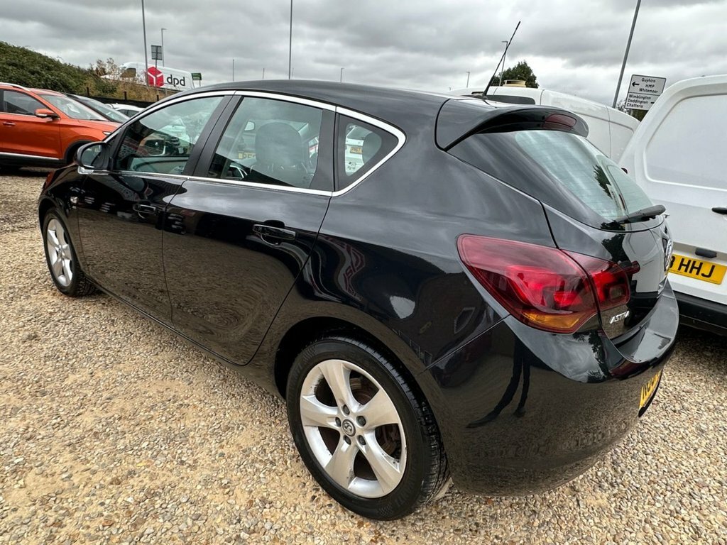 Vauxhall Astra Astra Exclusiv Red #6