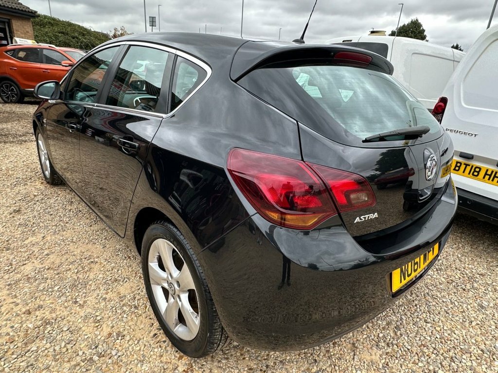 Vauxhall Astra Astra Exclusiv Red #7