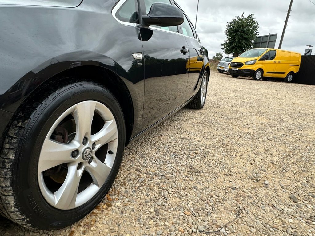 Vauxhall Astra Astra Exclusiv Red #25