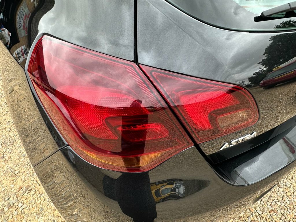 Vauxhall Astra Astra Exclusiv Red #9