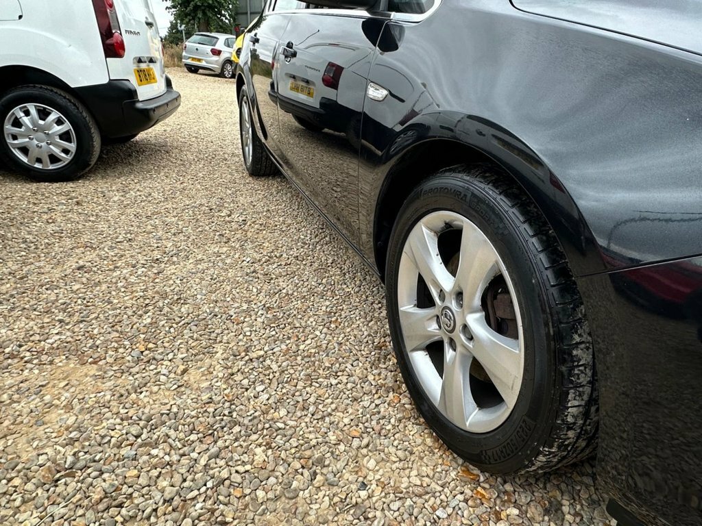 Vauxhall Astra Astra Exclusiv Red #20