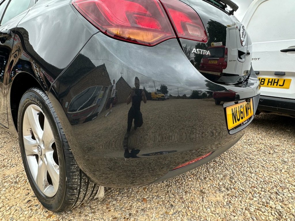 Vauxhall Astra Astra Exclusiv Red #10