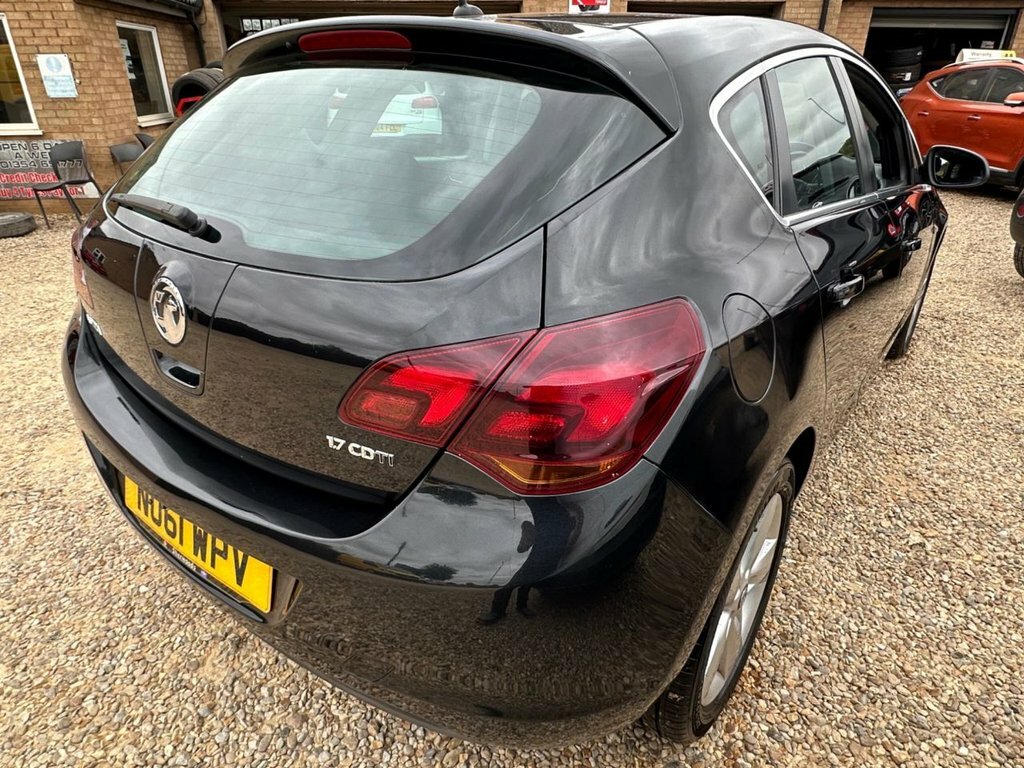 Vauxhall Astra Astra Exclusiv Red #3