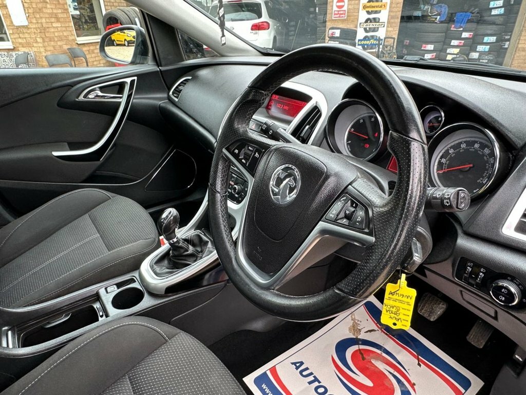 Vauxhall Astra Astra Exclusiv Red #35