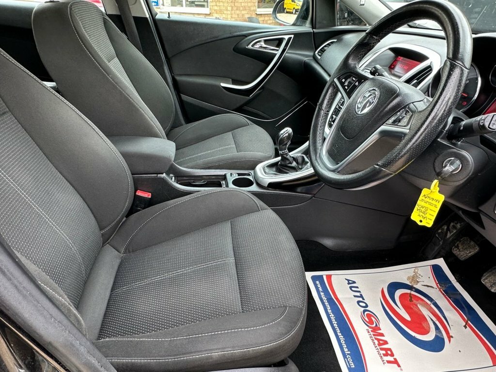 Vauxhall Astra Astra Exclusiv Red #32