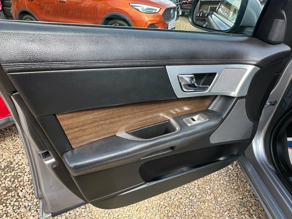 Jaguar XF 2.2 D Luxury 200 Bhp Red #60