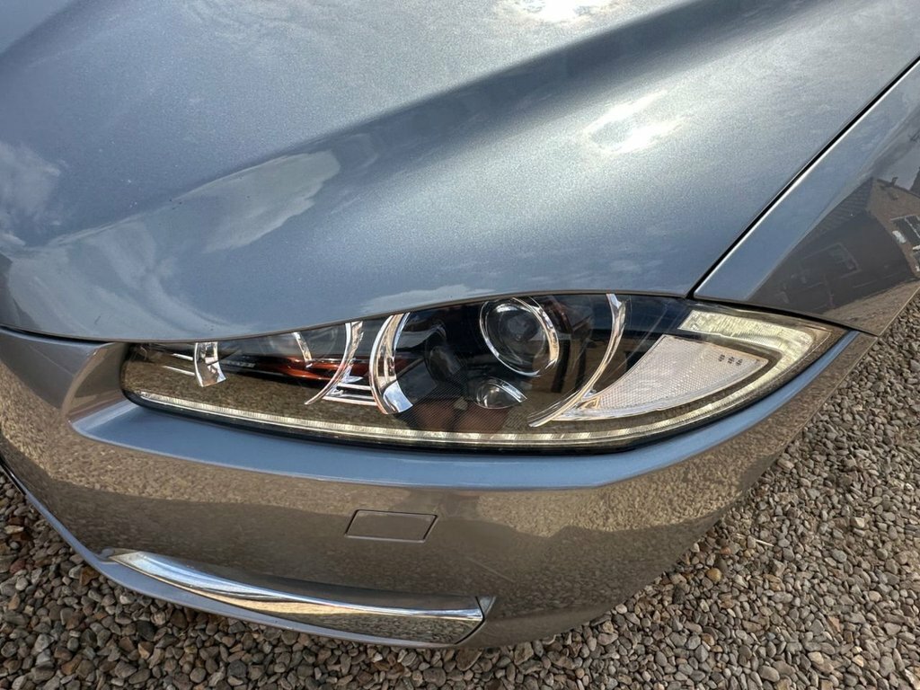 Jaguar XF 2.2 D Luxury 200 Bhp Red #24