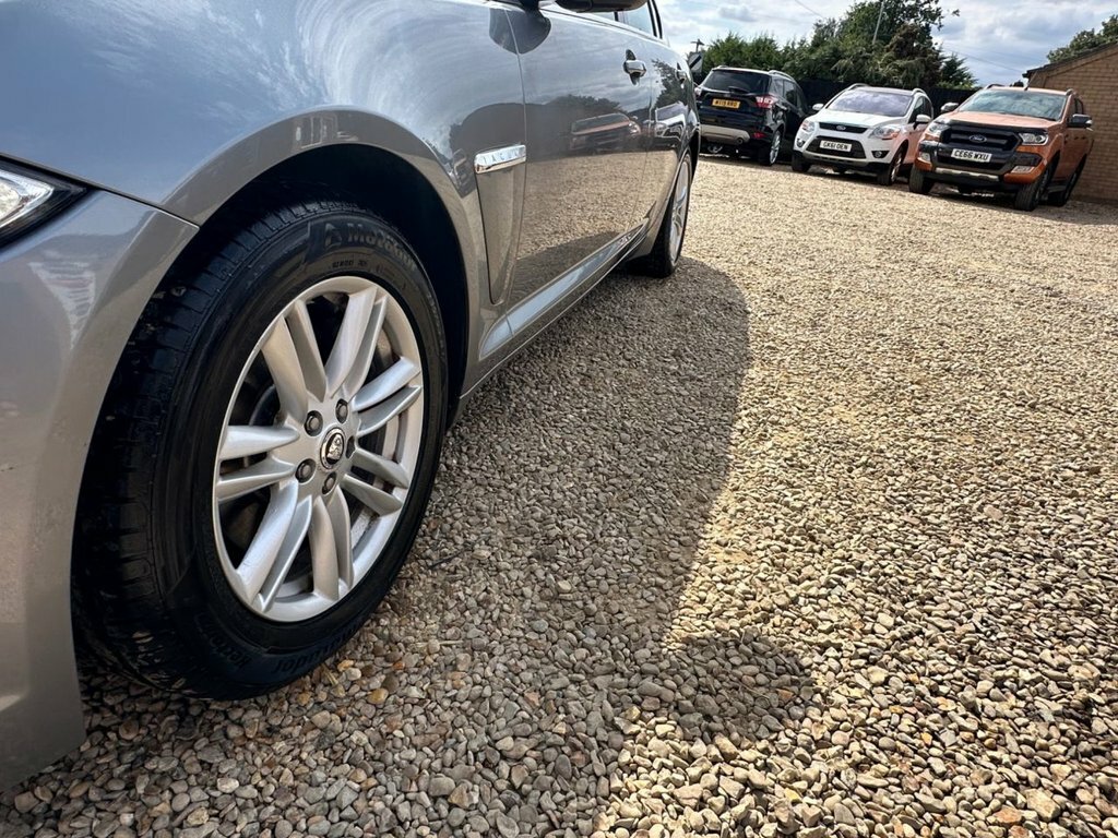 Jaguar XF 2.2 D Luxury 200 Bhp Red #26