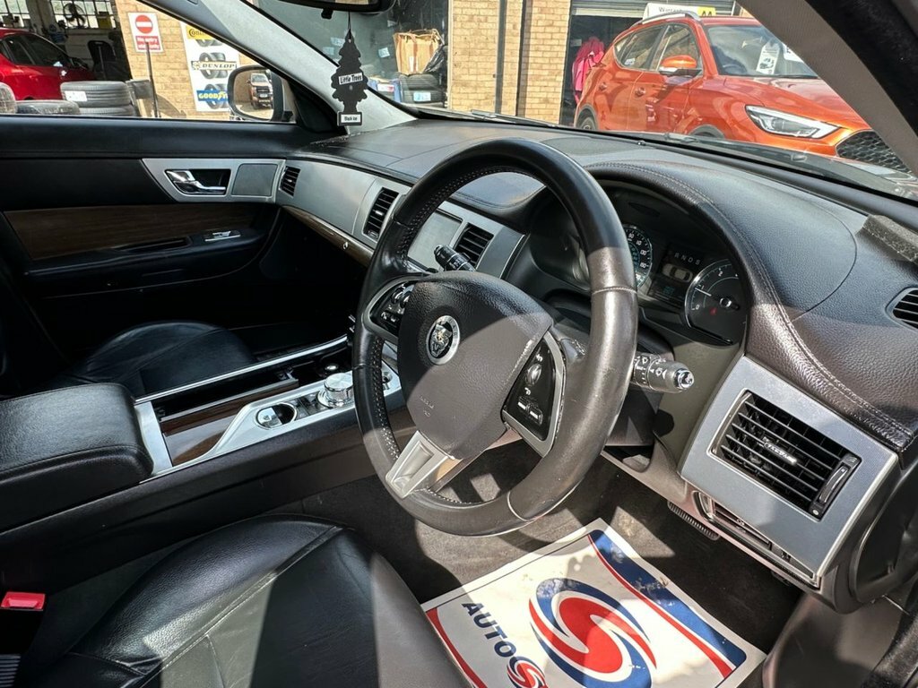 Jaguar XF 2.2 D Luxury 200 Bhp Red #33