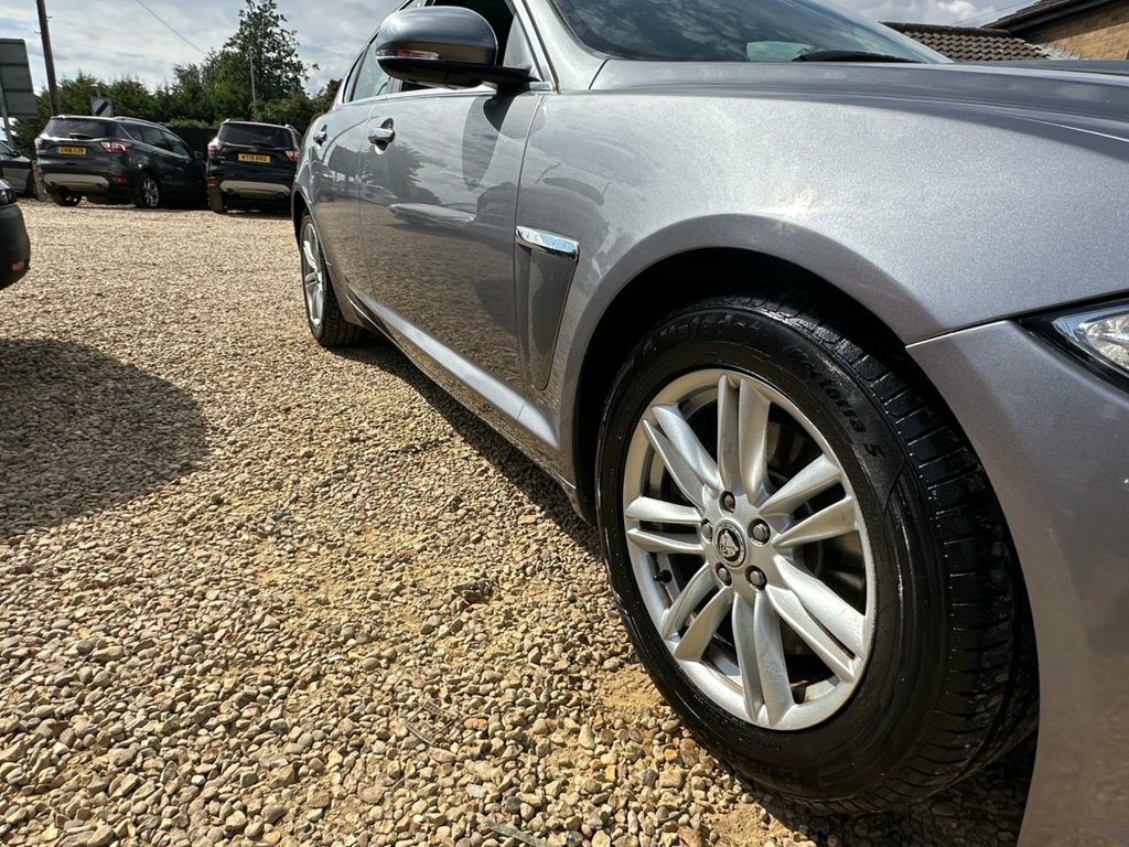 Jaguar XF 2.2 D Luxury 200 Bhp Red #20