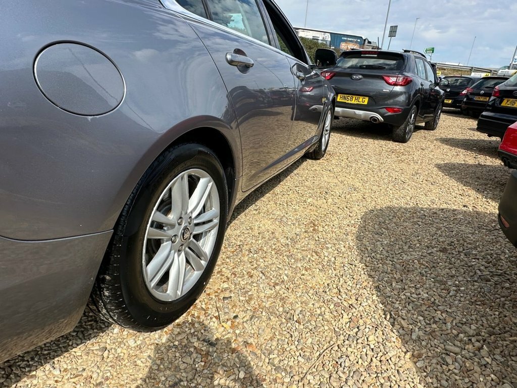 Jaguar XF 2.2 D Luxury 200 Bhp Red #16