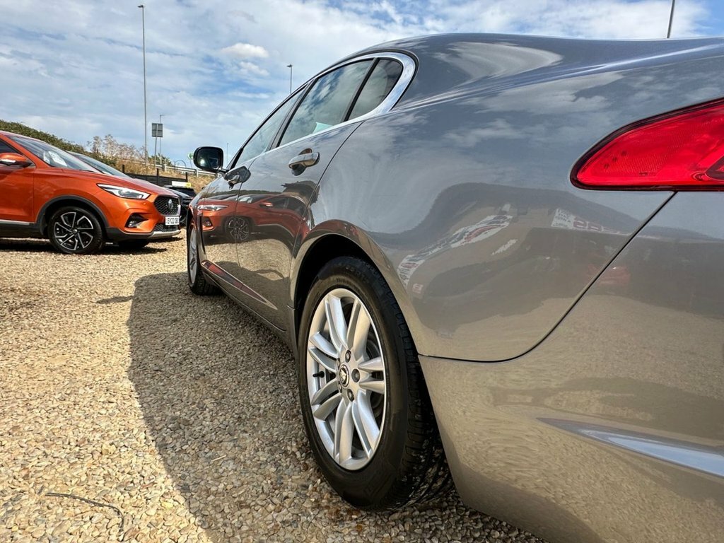 Jaguar XF 2.2 D Luxury 200 Bhp Red #11