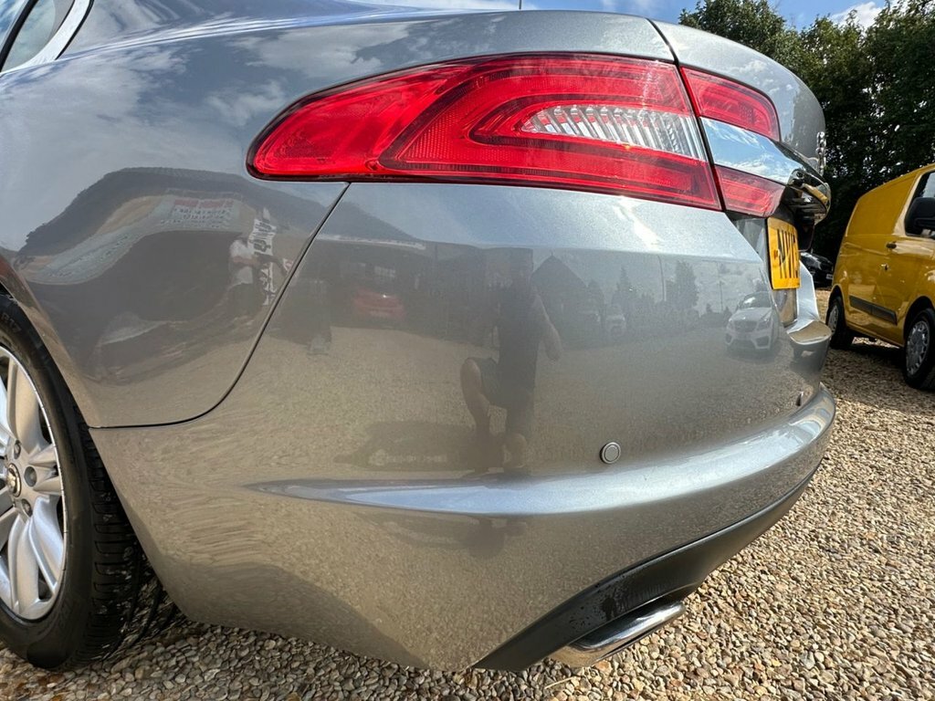 Jaguar XF 2.2 D Luxury 200 Bhp Red #10