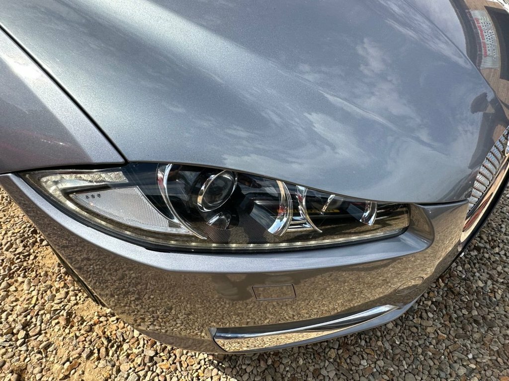 Jaguar XF 2.2 D Luxury 200 Bhp Red #22