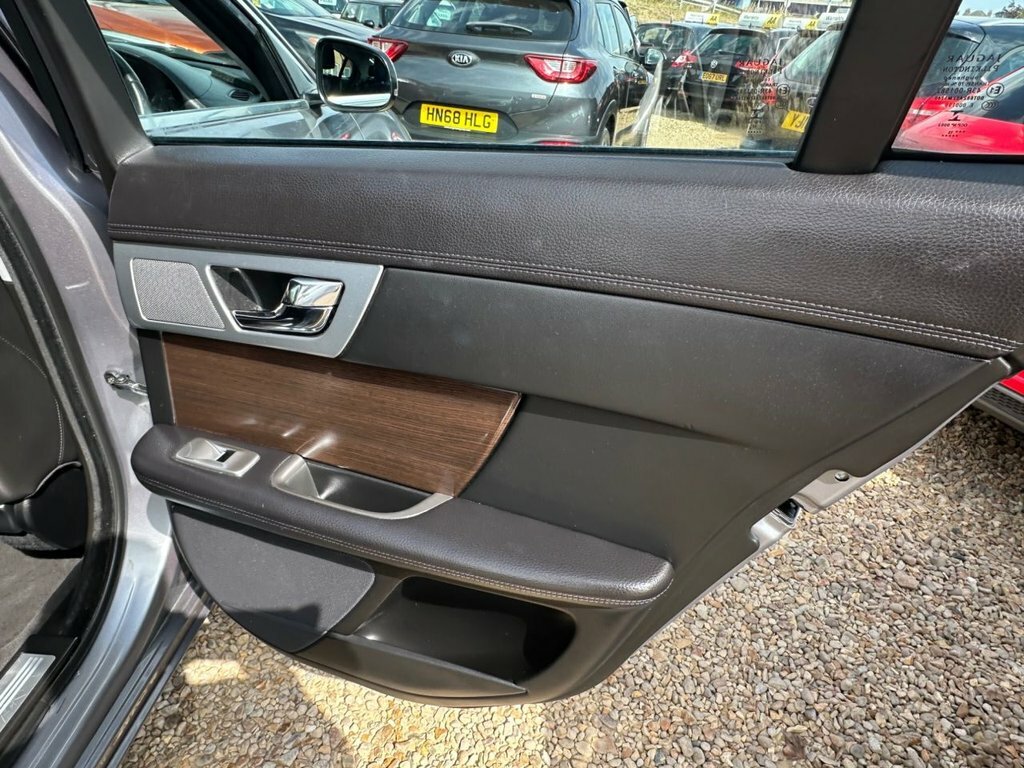 Jaguar XF 2.2 D Luxury 200 Bhp Red #42