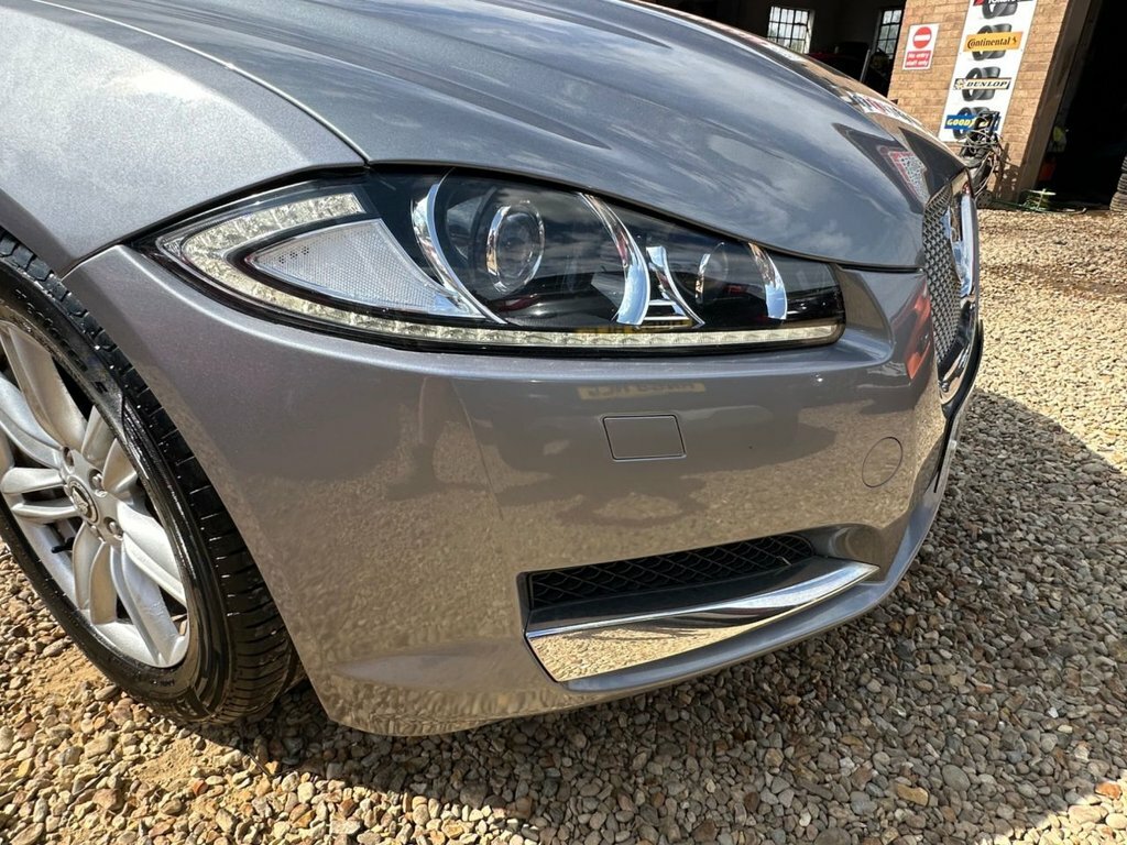 Jaguar XF 2.2 D Luxury 200 Bhp Red #23