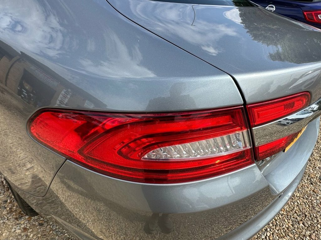 Jaguar XF 2.2 D Luxury 200 Bhp Red #9