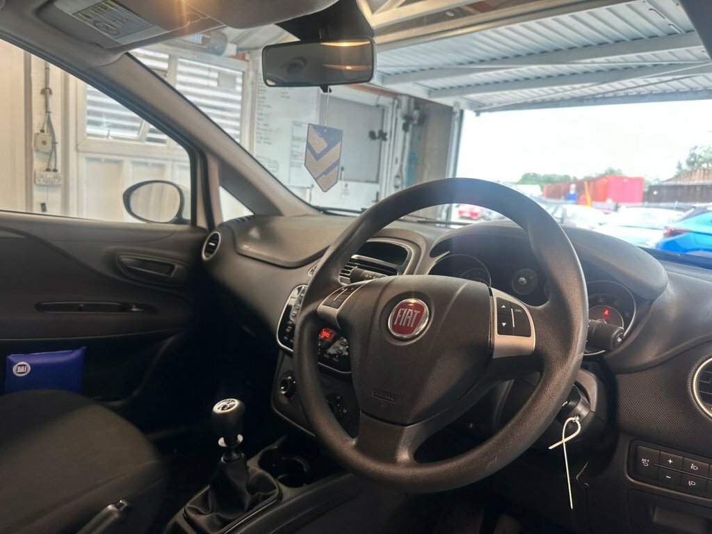 Fiat Punto 1.2 Punto 5-Door 1.2 8V 69Hp Pop 2017 Red #23