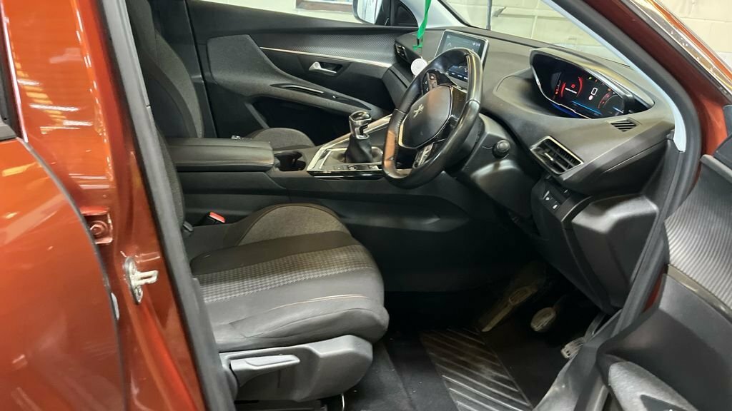 Peugeot 5008 1.2L Active Premium Brown #2