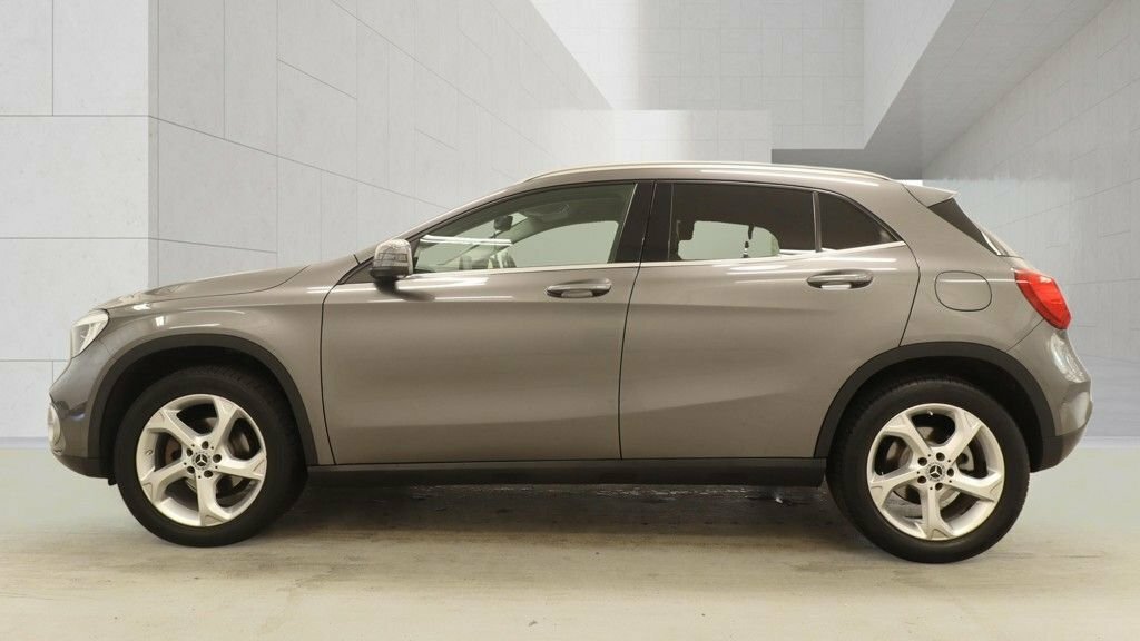 Mercedes-Benz GLA Class 1.6 Gla200 Amg Line Suv Euro 6 Black #7