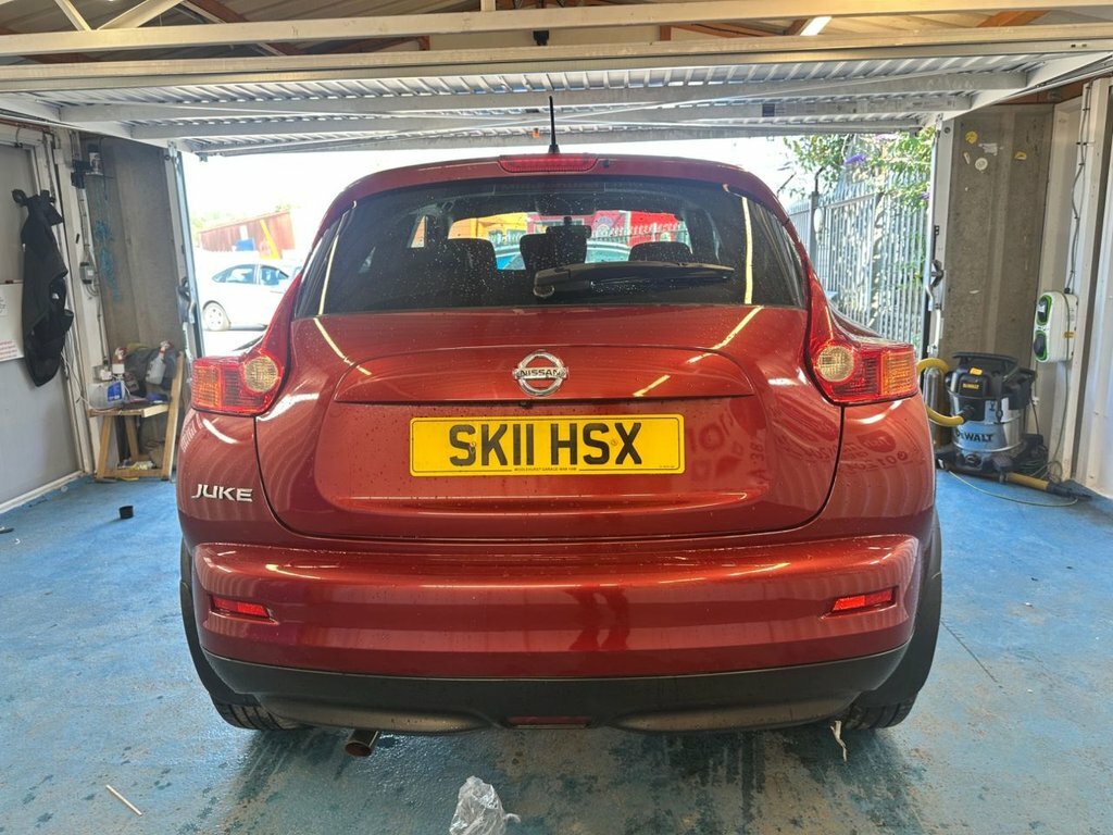 Nissan Juke 1.6L Acenta Premium Red #3