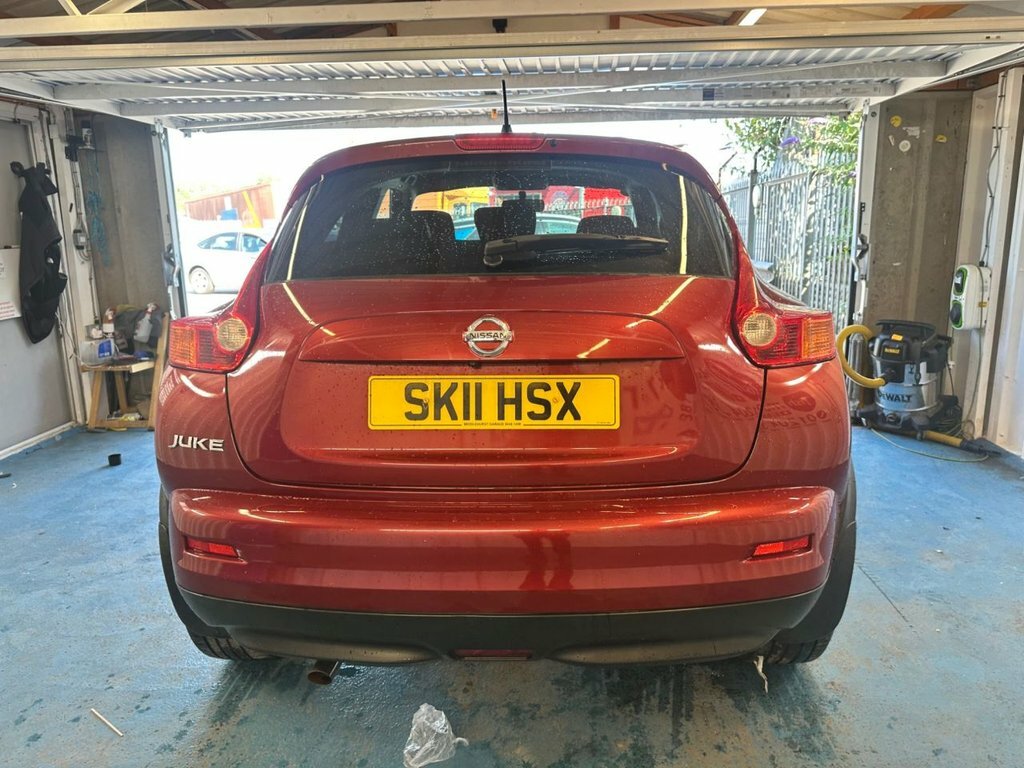 Nissan Juke 1.6L Acenta Premium Red #4