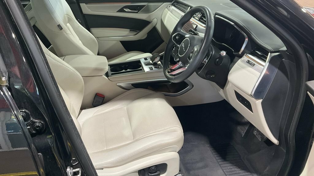 Jaguar F-Pace D200 R-dynamic S Black #2