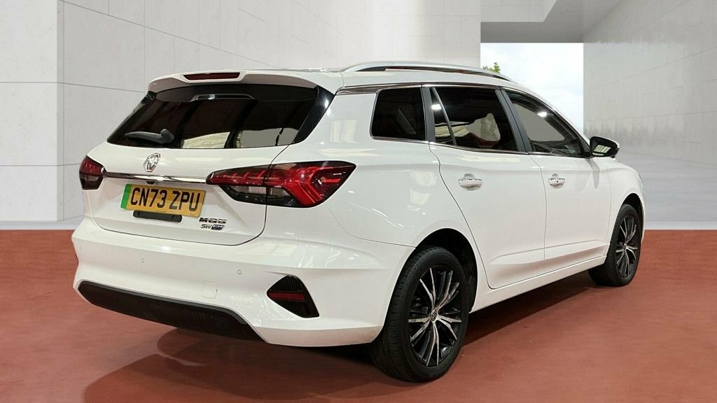 MG MG5 Estate White #5