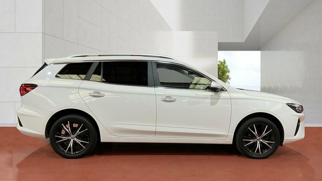 MG MG5 Estate White #6