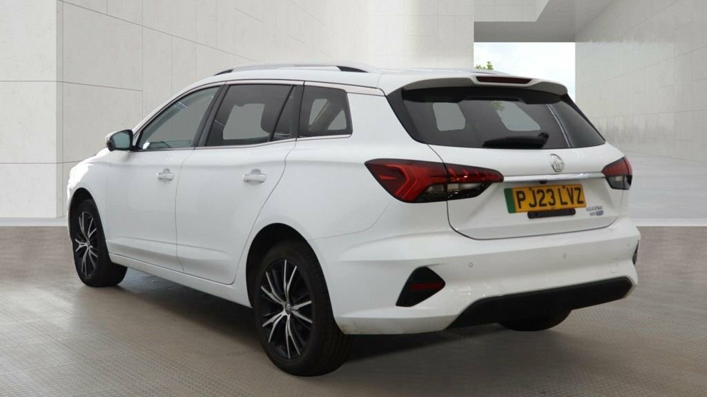 MG MG5 Estate White #3