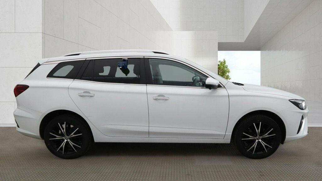 MG MG5 Estate White #5