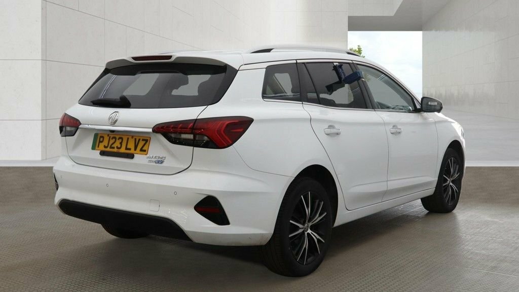 MG MG5 Estate White #4