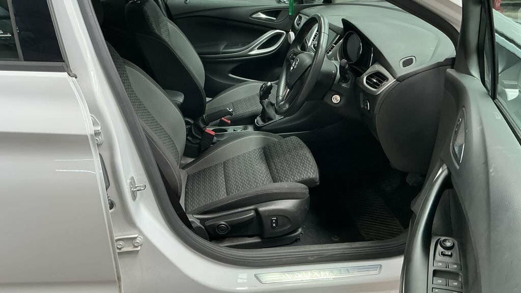 Vauxhall Astra 1.2L Sri Nav White #2