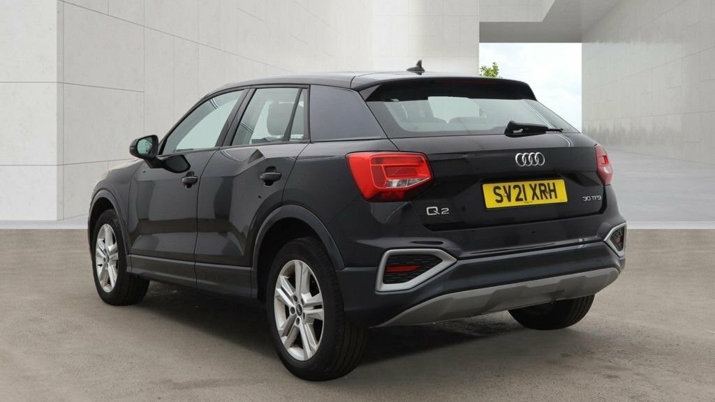 Audi Q2 1L Sport Black #4